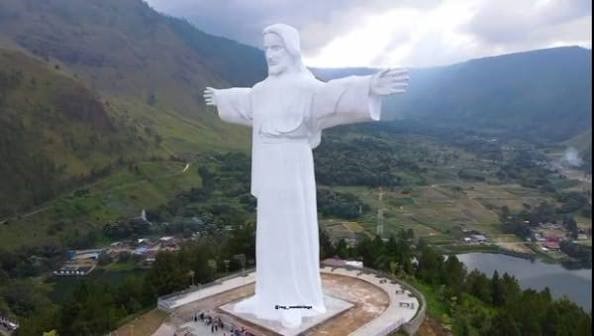 Bukit Sibeabea Patung Yesus